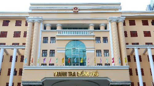 Nhận[-]400[-]triệu[-]đồng[-]của[-]mẹ[-]liệt[-]sĩ,[-]cán[-]bộ[-]Thanh[-]tra[-]Chính[-]phủ[-]mất[-]việc